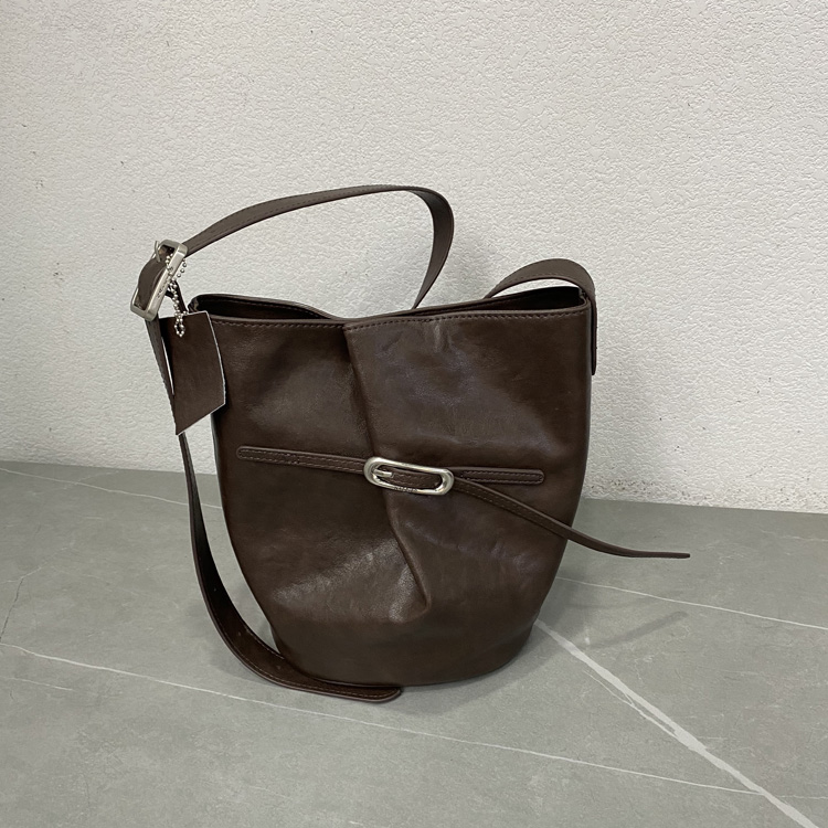 上新复古植鞣皮水桶包韩版质感