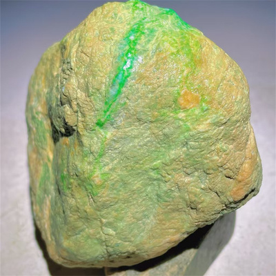 缅甸天然翡翠原石手镯料