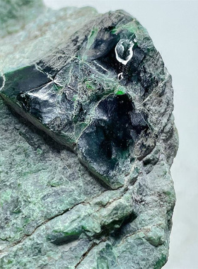 F08906 天然翡翠原石老坑墨翠戒面料重0.8公斤