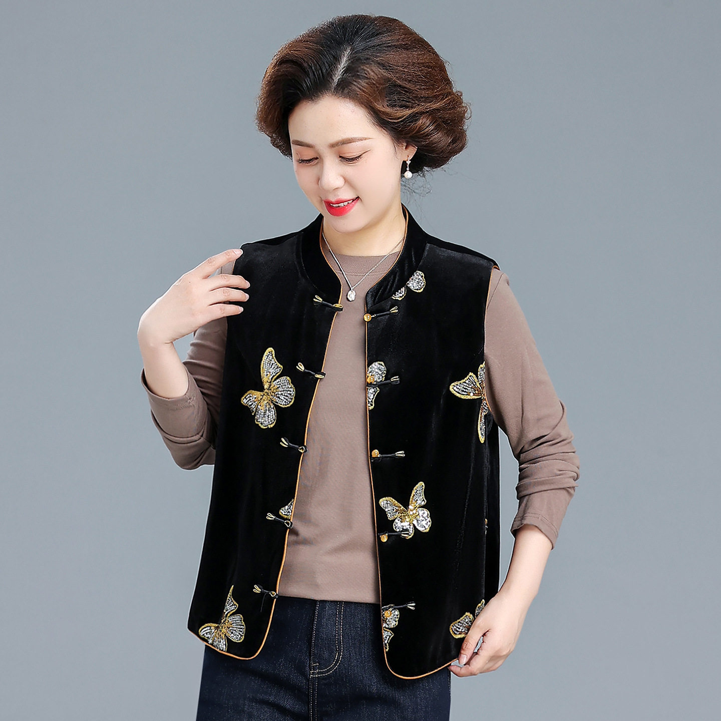 金丝绒国风时尚马甲女上衣秋季新款高级蝴蝶中式刺绣短款坎肩背心
