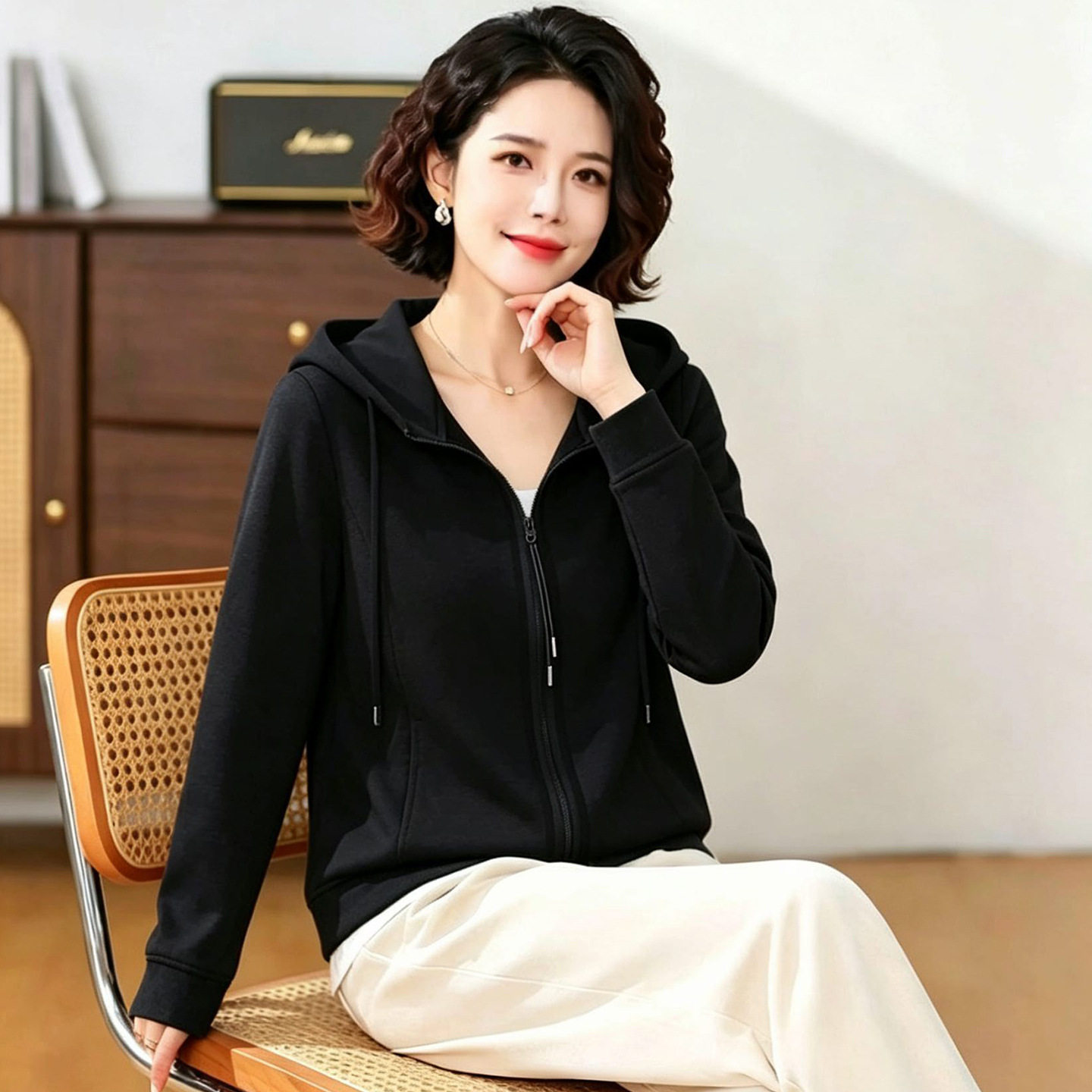 婆婆妈妈装春秋装洋气短款外套2026新款中老年女装气质上衣小个子