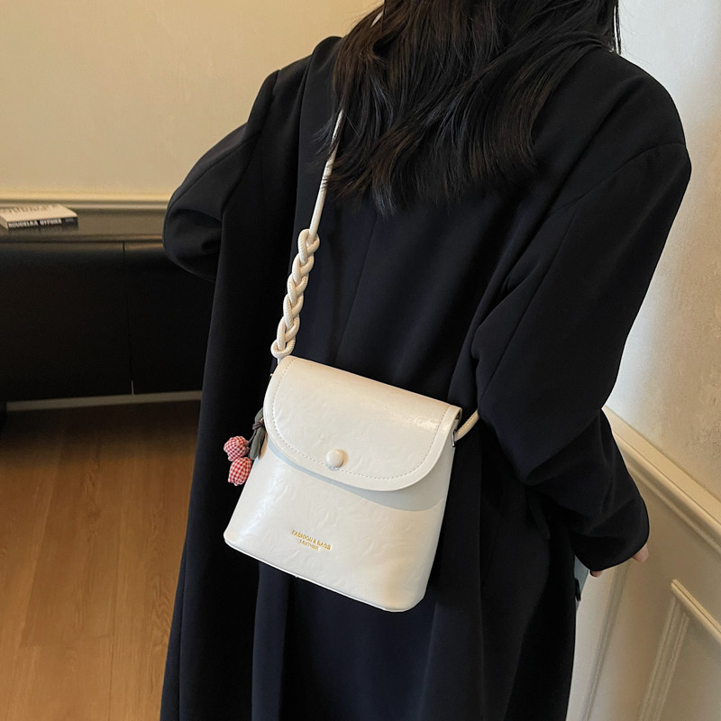 春夏磨砂拼接水桶包2026新款时尚百搭单肩斜挎包韩版休闲女包