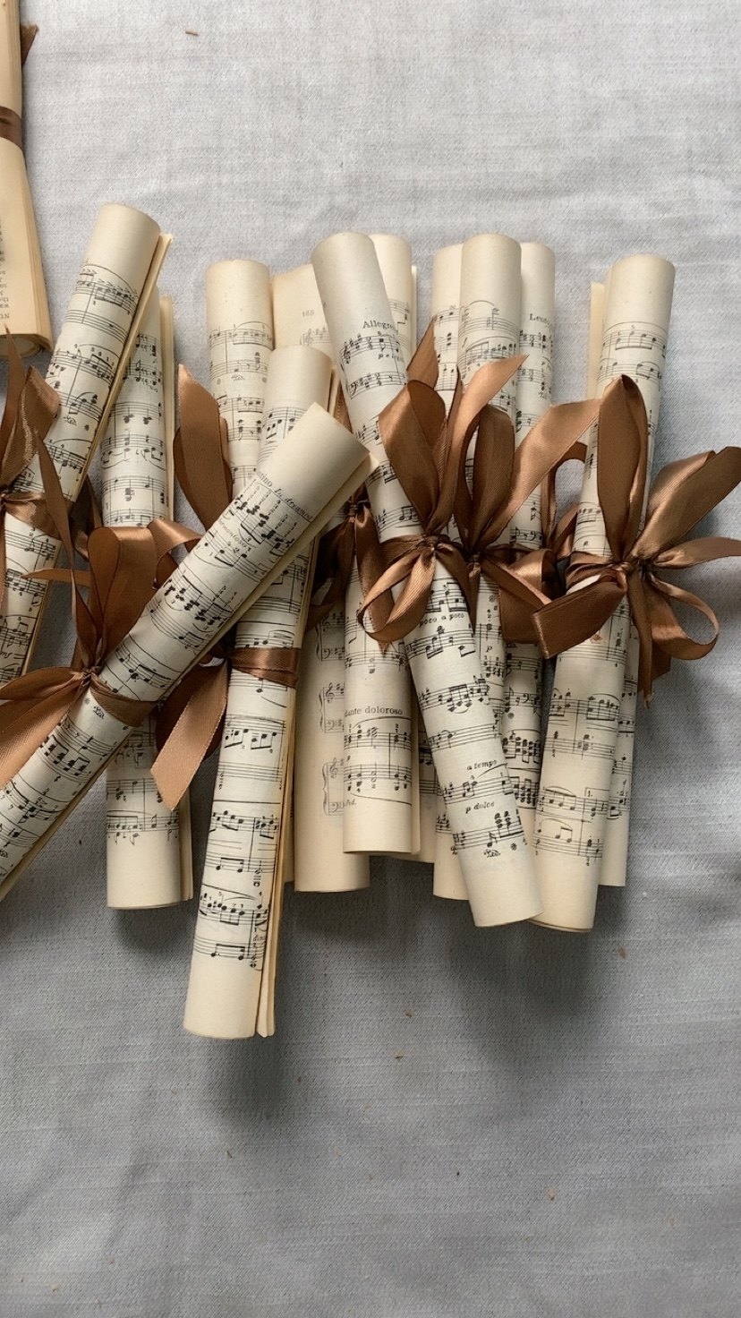 复古外文书卷复古文艺书卷外文丝带捆书书房摆设拍摄老乐谱书卷,家居饰品,桌面摆件,淘宝优惠券,粉丝福利购,淘宝优惠卷