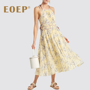 法式小众！黄色碎花吊带连衣裙夏中长裙收腰挂脖叠穿度假风淡色系
