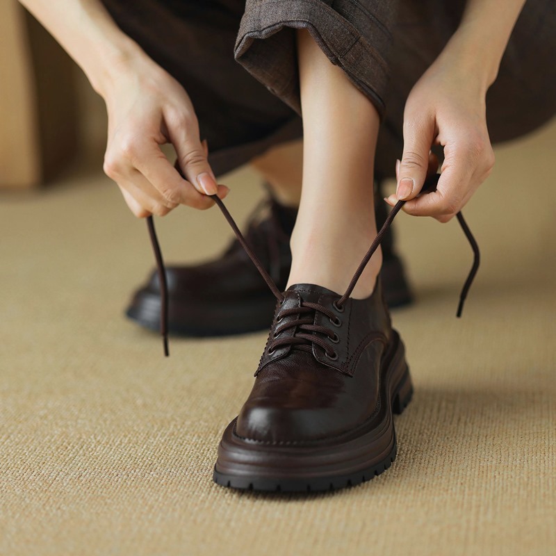 头层抓花羊皮中跟系带小皮鞋