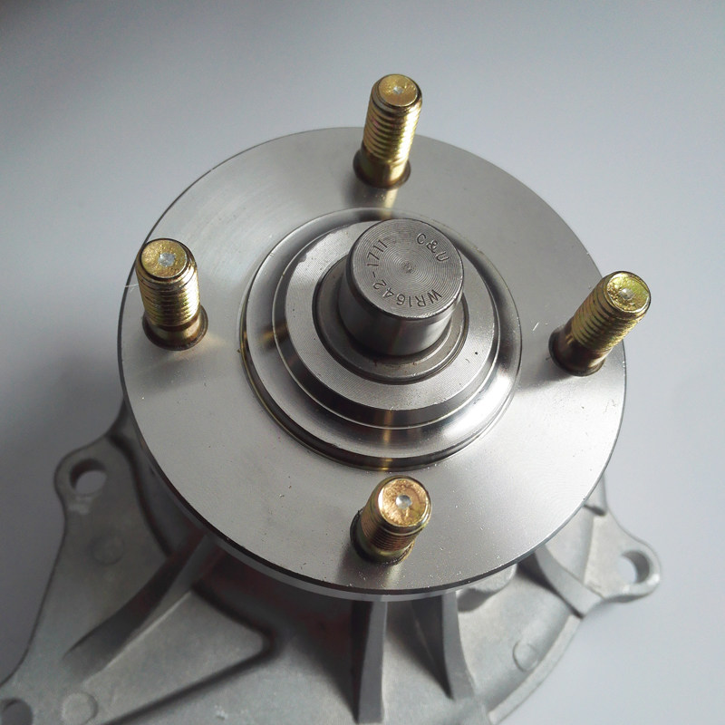 北汽陆霸2700 2400 G4BA G4CA 495水泵发动机水泵原厂配件