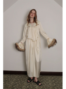 NEANT AW21 S2玫瑰刺绣仿貉子毛袖度假中长裙连衣裙（白色）