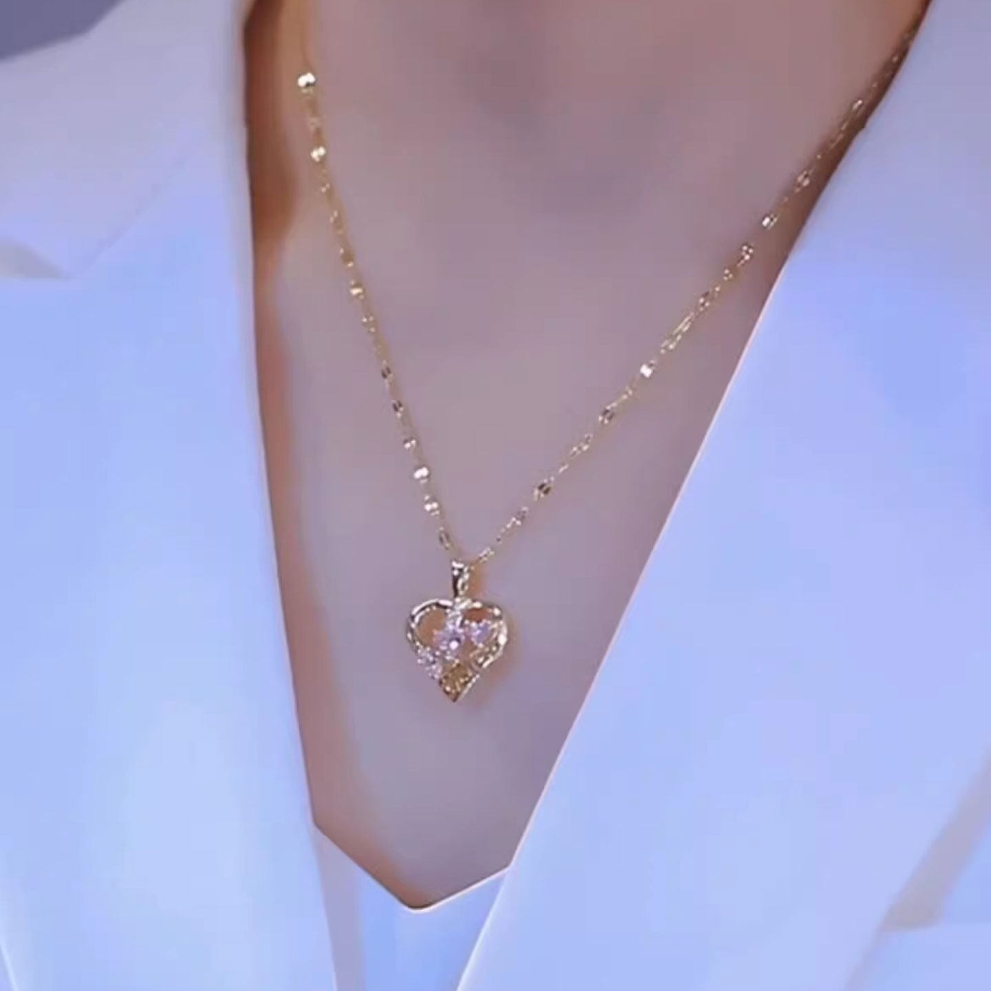 爱心镂空钛钢项链女2026年新款轻奢小众设计高级感锁骨链吊坠装饰