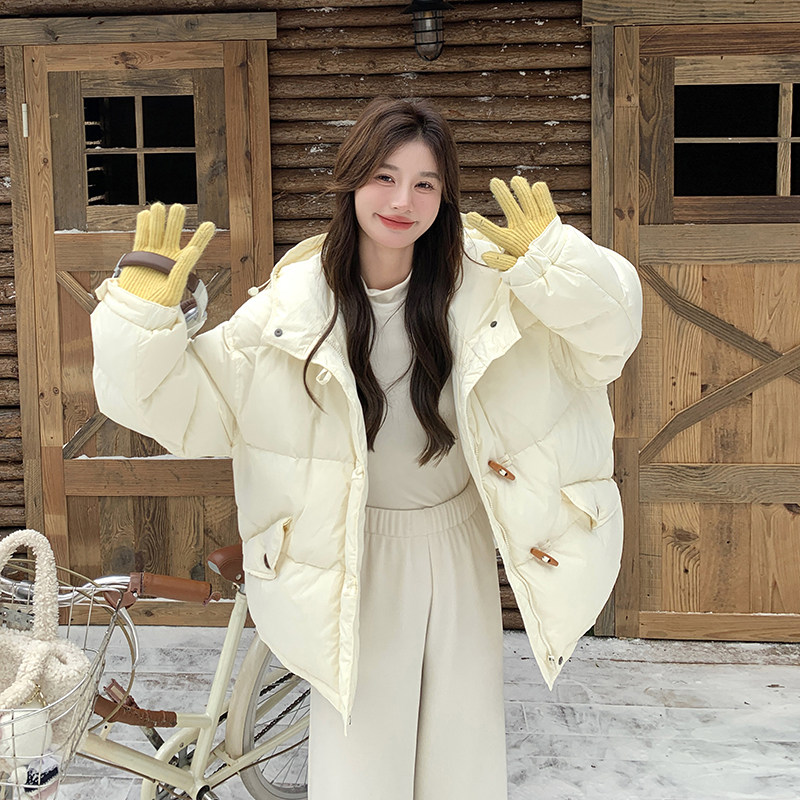奶白色牛角扣连帽羽绒服女加厚学院风白鸭绒保暖外套6102P325K458