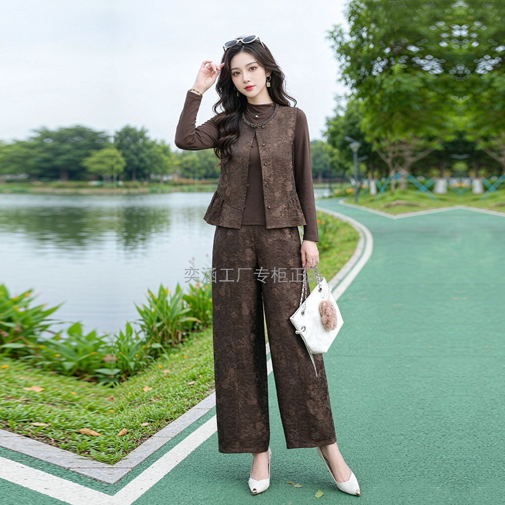 奕涵淏26606女士时尚新中式气质钉珠提花亮丝荷叶摆三件套裤春秋