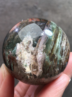 天然绿幽灵球全包裹金字塔摆件