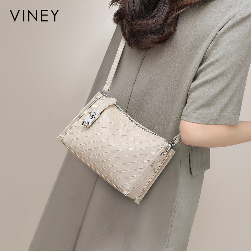 Viney包包女款2026新款女包夏季真皮波士顿手提包通勤斜挎枕头包