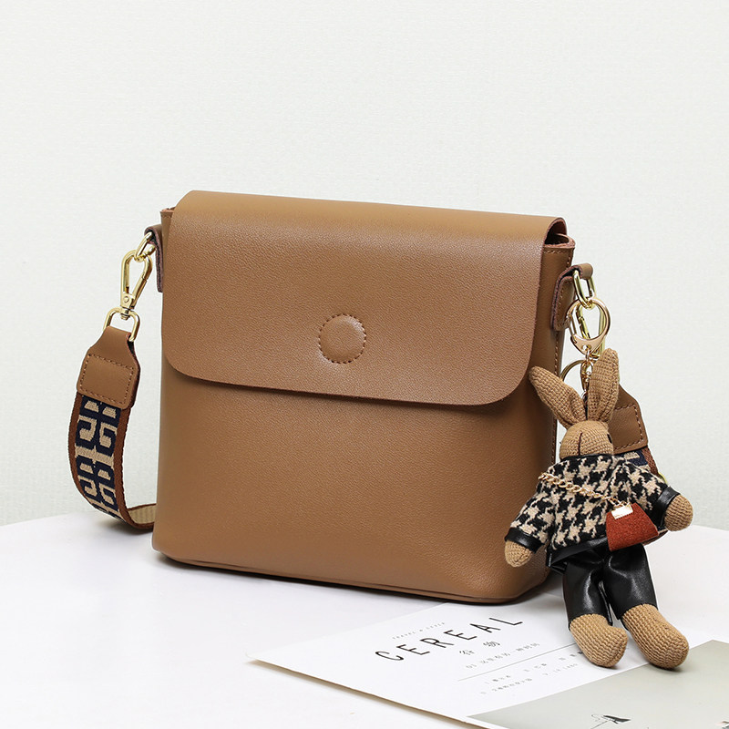 城市生活官方旗舰店红谷卡丹路水桶包斜挎包迷你小包单肩真皮女包