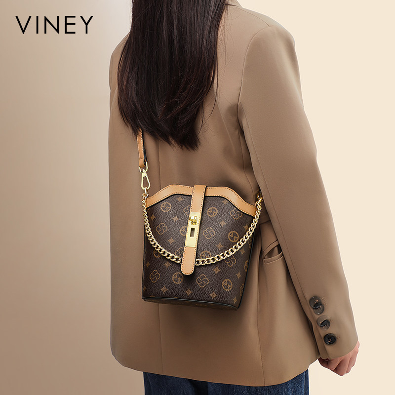 Viney包包女式2026新款水桶包夏天斜挎包小包高级感单肩链条女包