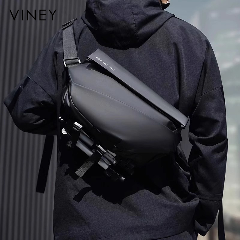 Viney斜挎包男款通勤包胸包邮差包运动机车骑行包背包男单肩包潮