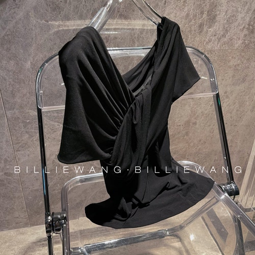 BW独立设计师定制系列｜不规则斜肩纽结气质上衣