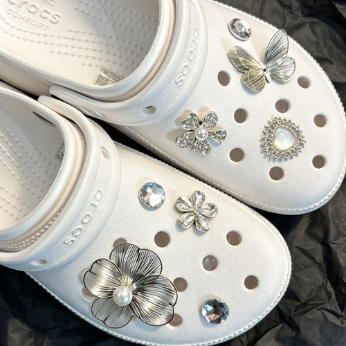 白蝶花叙适配crocs卡骆驰洞洞鞋配饰鞋花云朵泡芙小鲸鱼装饰卡扣