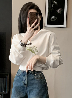 白色刺绣字母短款长袖卫衣女秋季新款设计感大翻领休闲宽松上衣潮