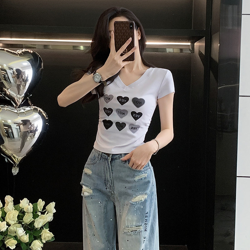 辣妹爱心短款V领正肩短袖t恤女夏季新款皱褶修身显瘦半袖衫上衣潮