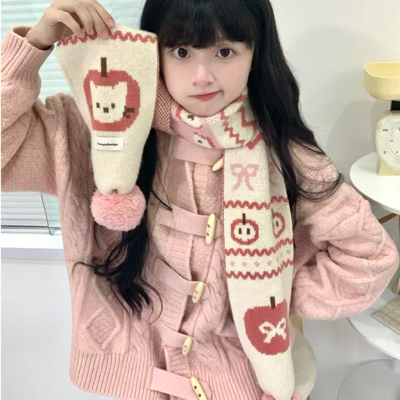 星月豚骨“昭和苹果猫”原创粉白针织围巾日系可爱少女心毛球围脖