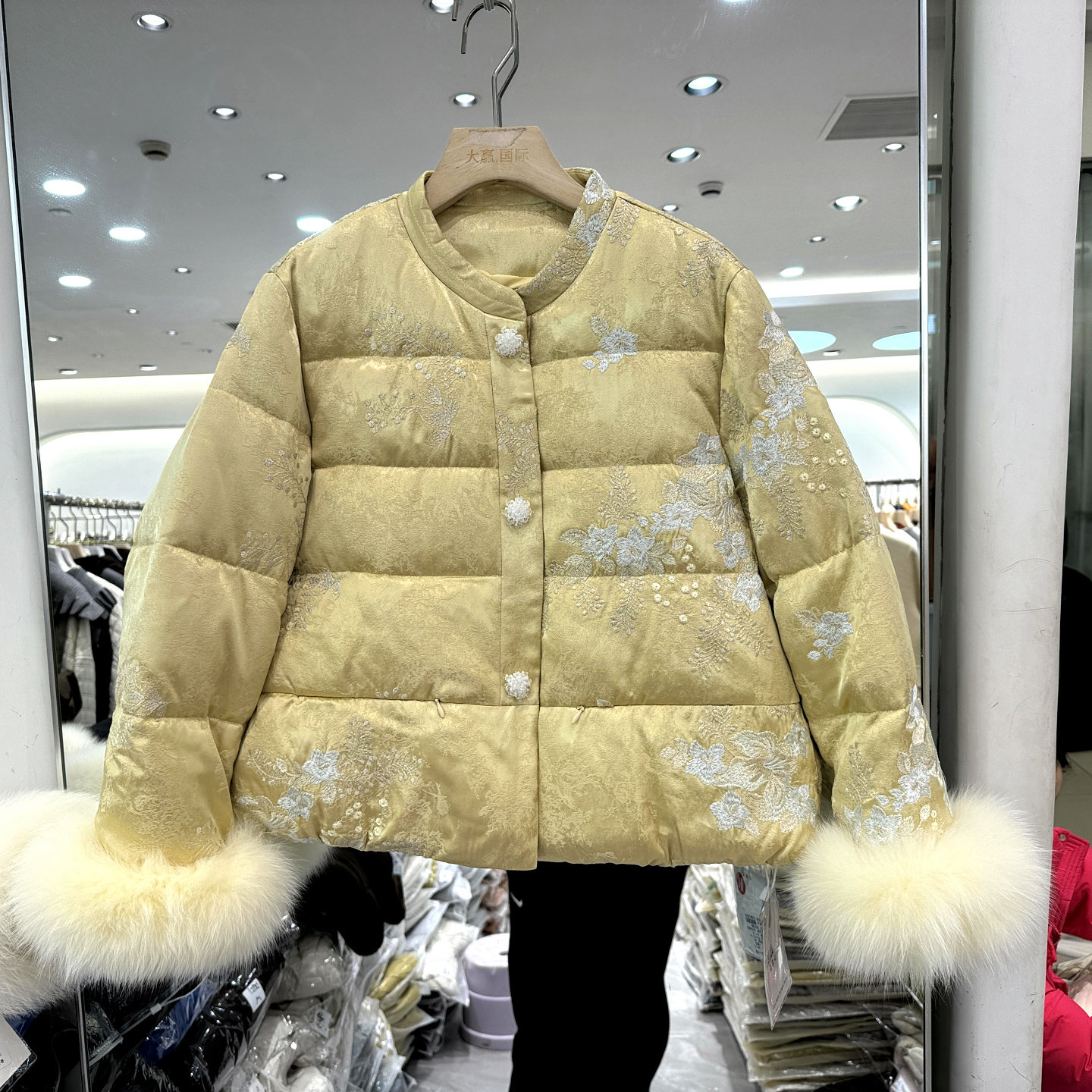 迈裳亿服饰88080白鸭绒羽绒服