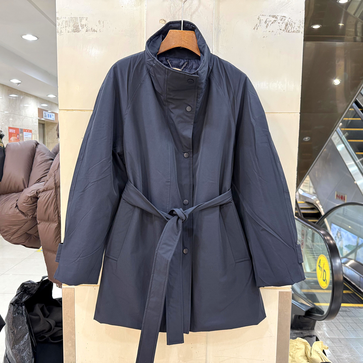 59021系带腰鹅绒羽绒服风衣外套