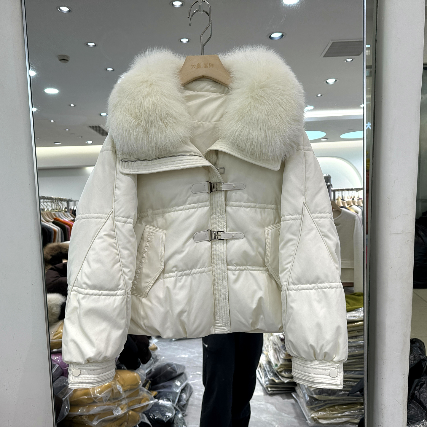 雅琪娜G180-1狐狸毛羽绒服