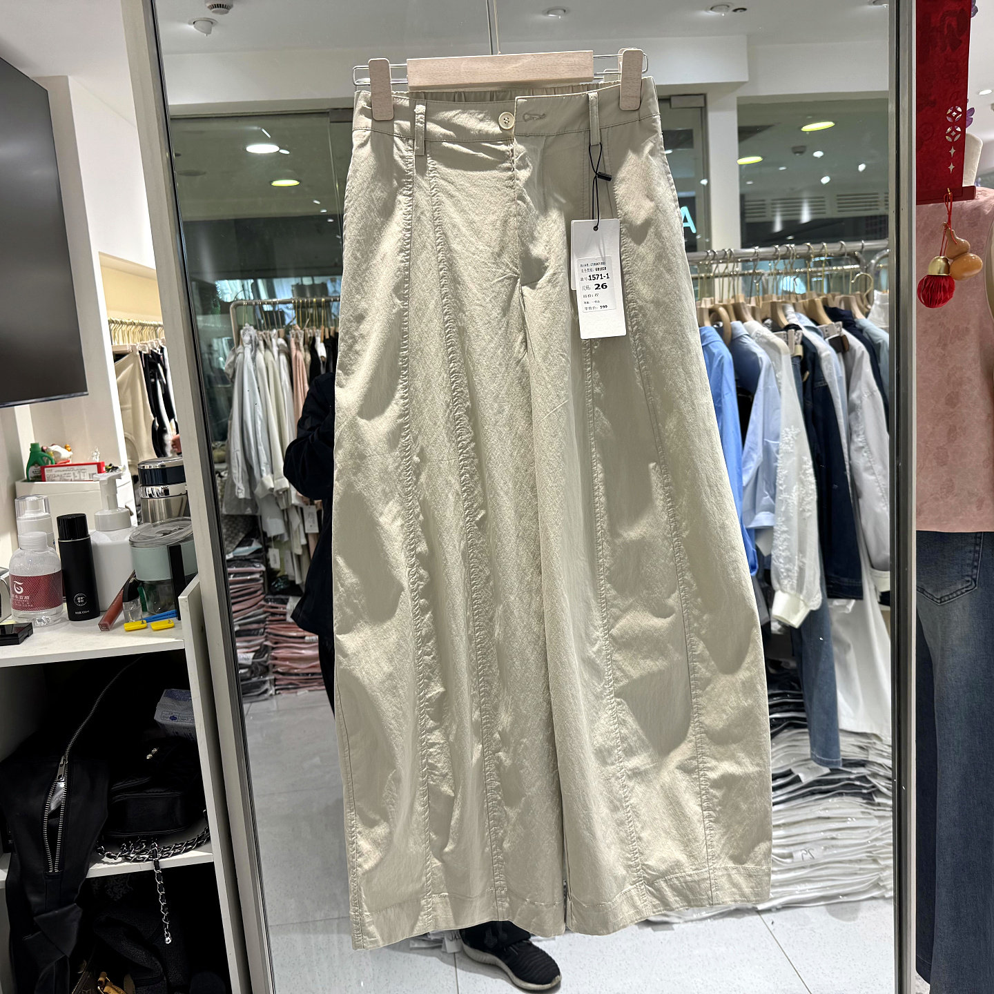 莳蔻1571-1 一粒扣后松紧高腰休闲减龄气球裤弯刀裤女裤欧货春装