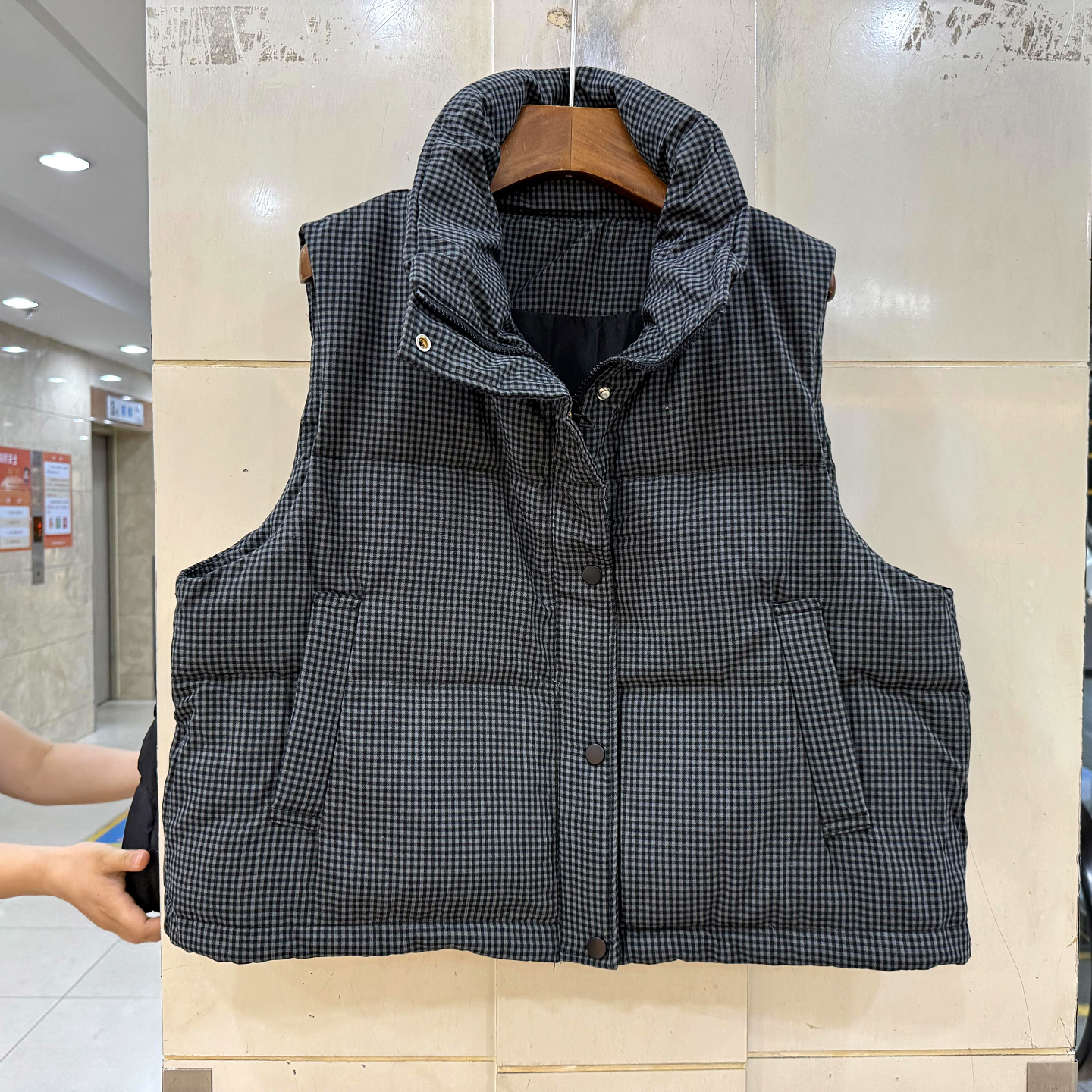 拉链立领休闲细格子羽绒服马甲