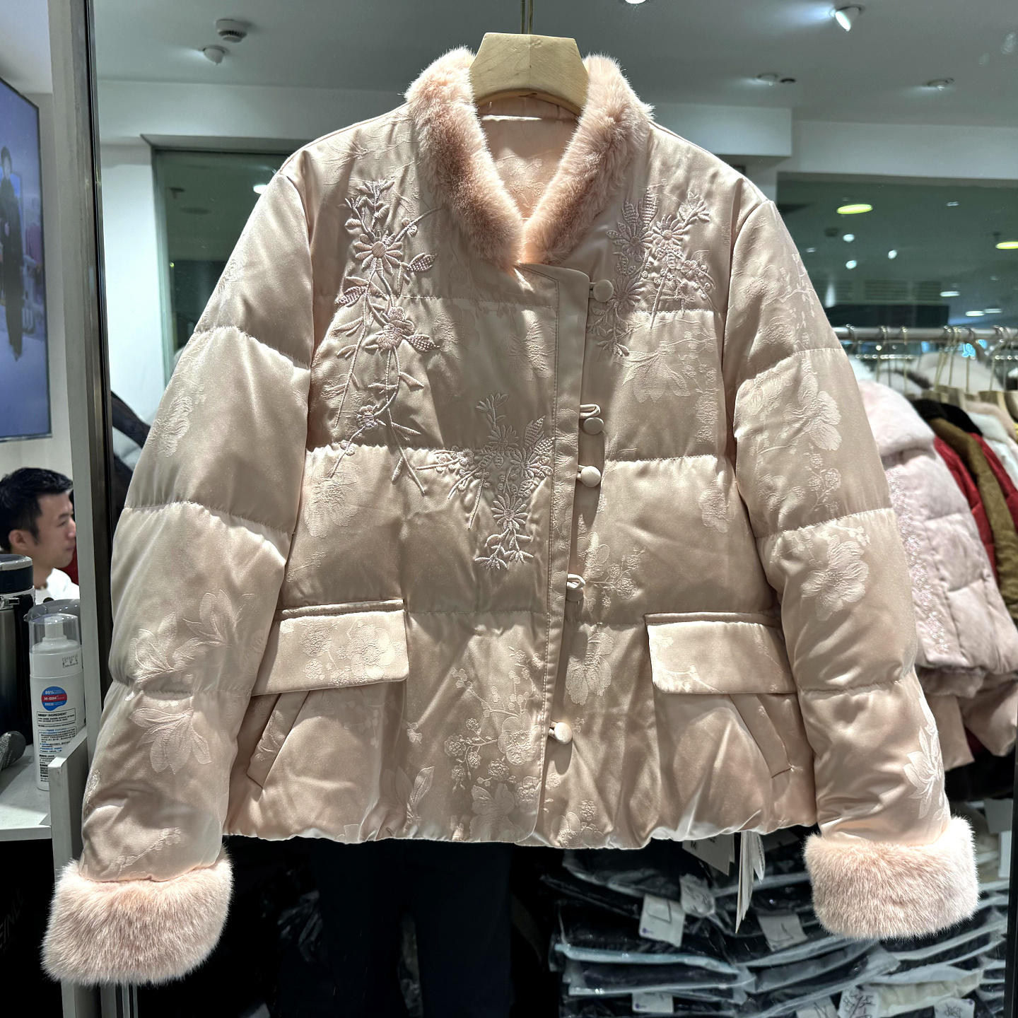 凡爱8660人丝提花国风羽绒服