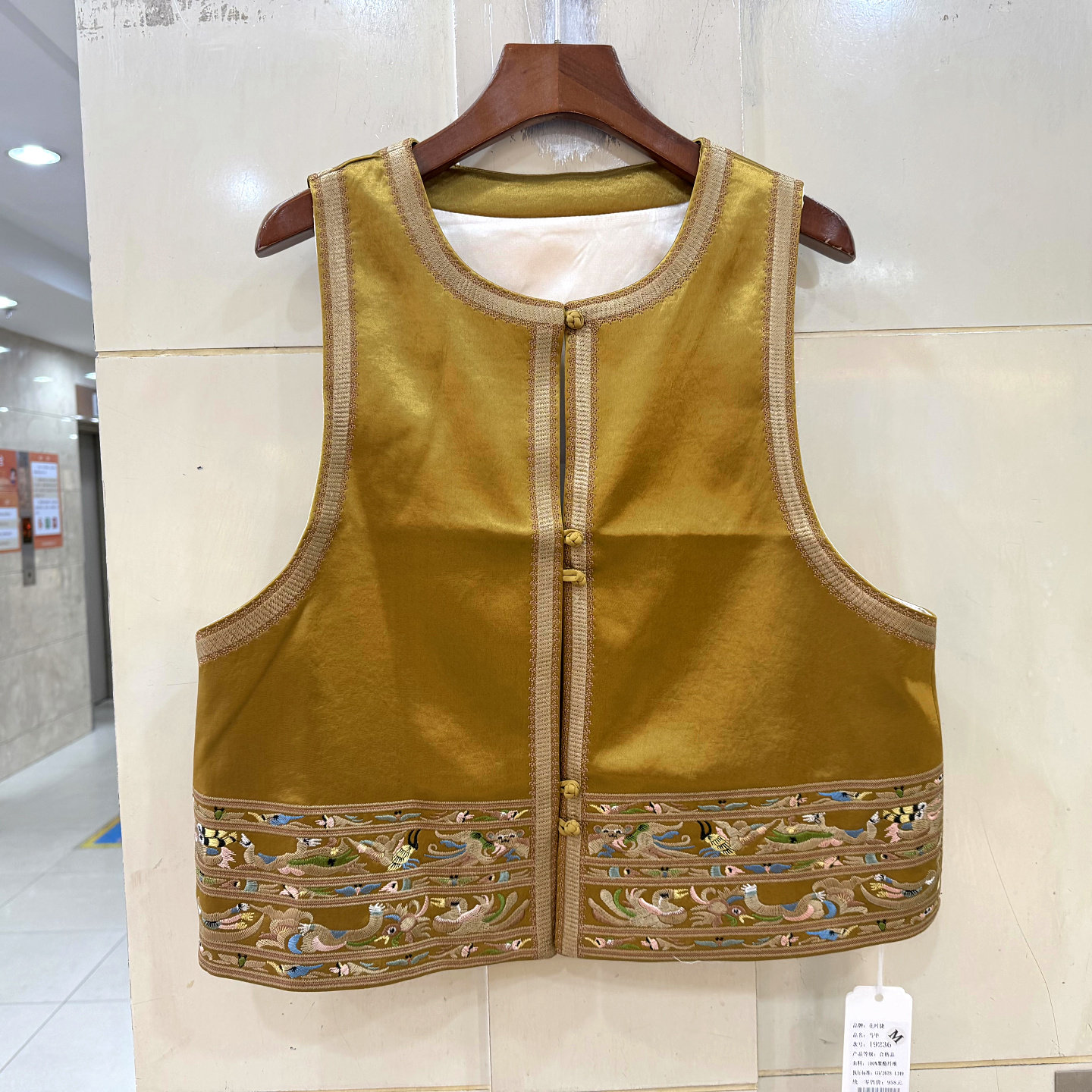 19236 盘扣圆领下摆重工刺绣碎花国风洋气仿醋酸马甲外套春装2026,女装/女士精品,马夹,淘宝优惠券,粉丝福利购,淘宝优惠卷