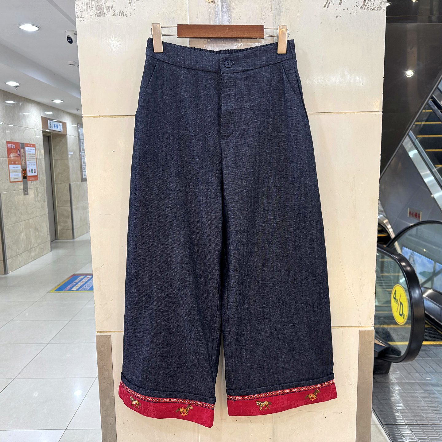 68776 一粒扣后松紧高腰花色小马拼接裤脚复古天丝牛仔阔腿裤春装,女装/女士精品,休闲裤,淘宝优惠券,粉丝福利购,淘宝优惠卷