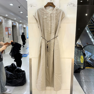 33-6318 胸前压褶设计感单排扣飞飞袖腰带收腰天丝中长连衣裙夏装