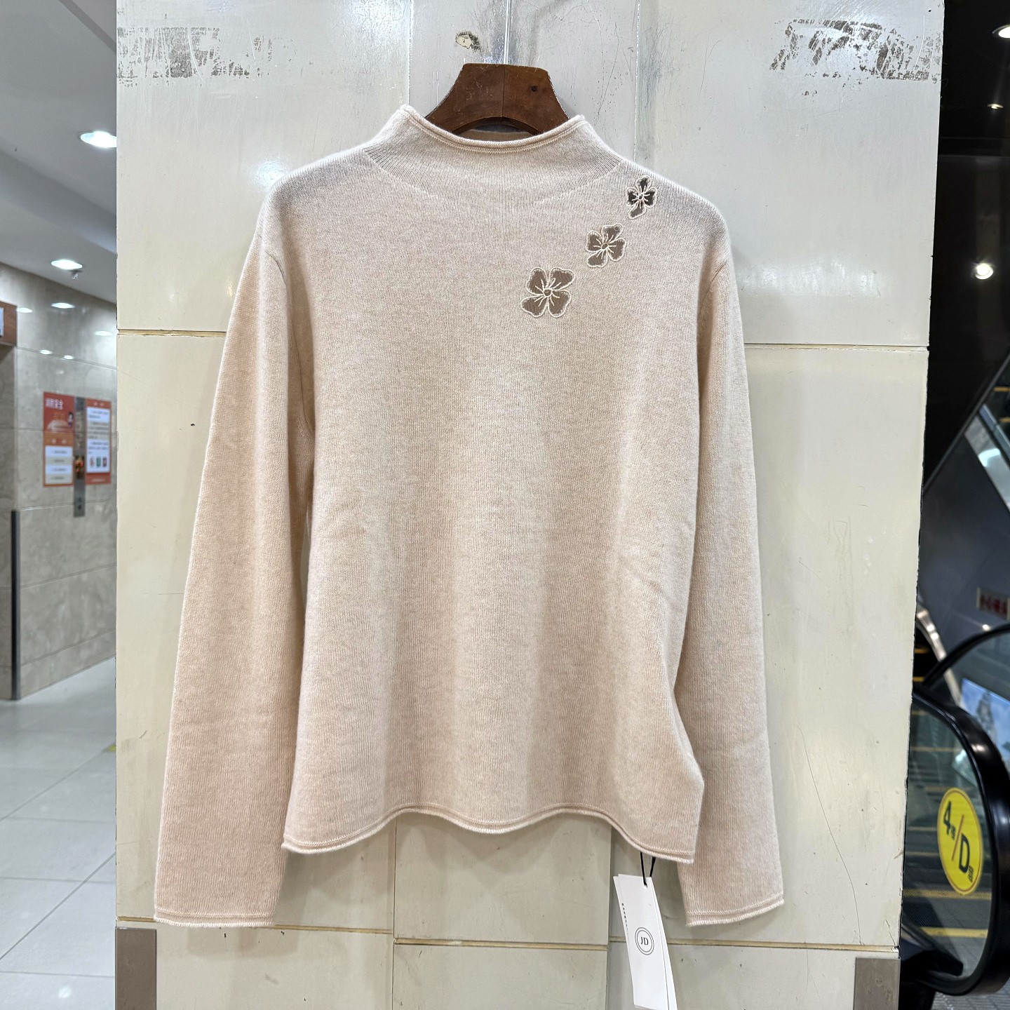 MJ-25906镂空花山羊绒毛衣