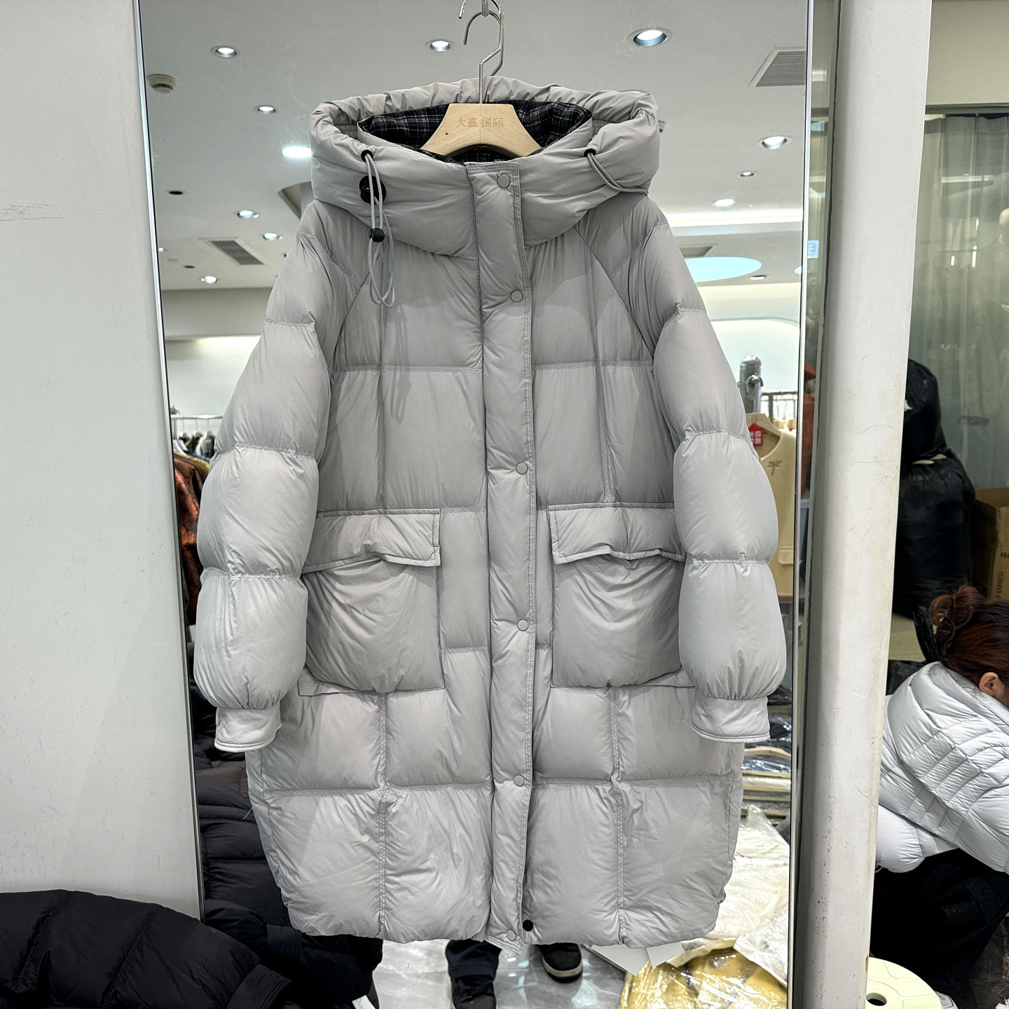 08193 欧货冬装2025款时尚格子抽绳连帽大口袋阔版加厚中长羽绒服