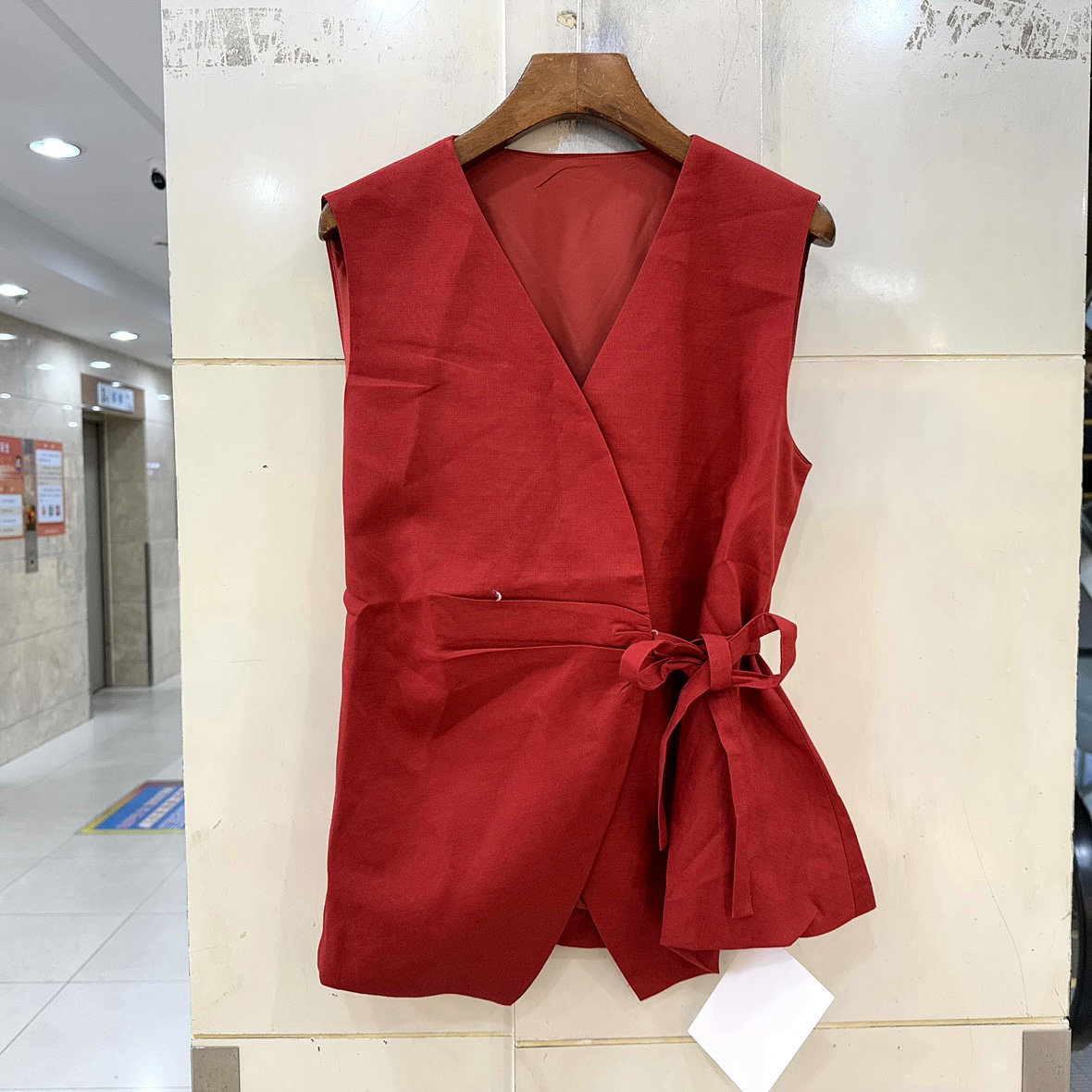 2687 欧货春装2026新款斜门禁侧系带腰V领天丝亚麻马甲上衣开衫女