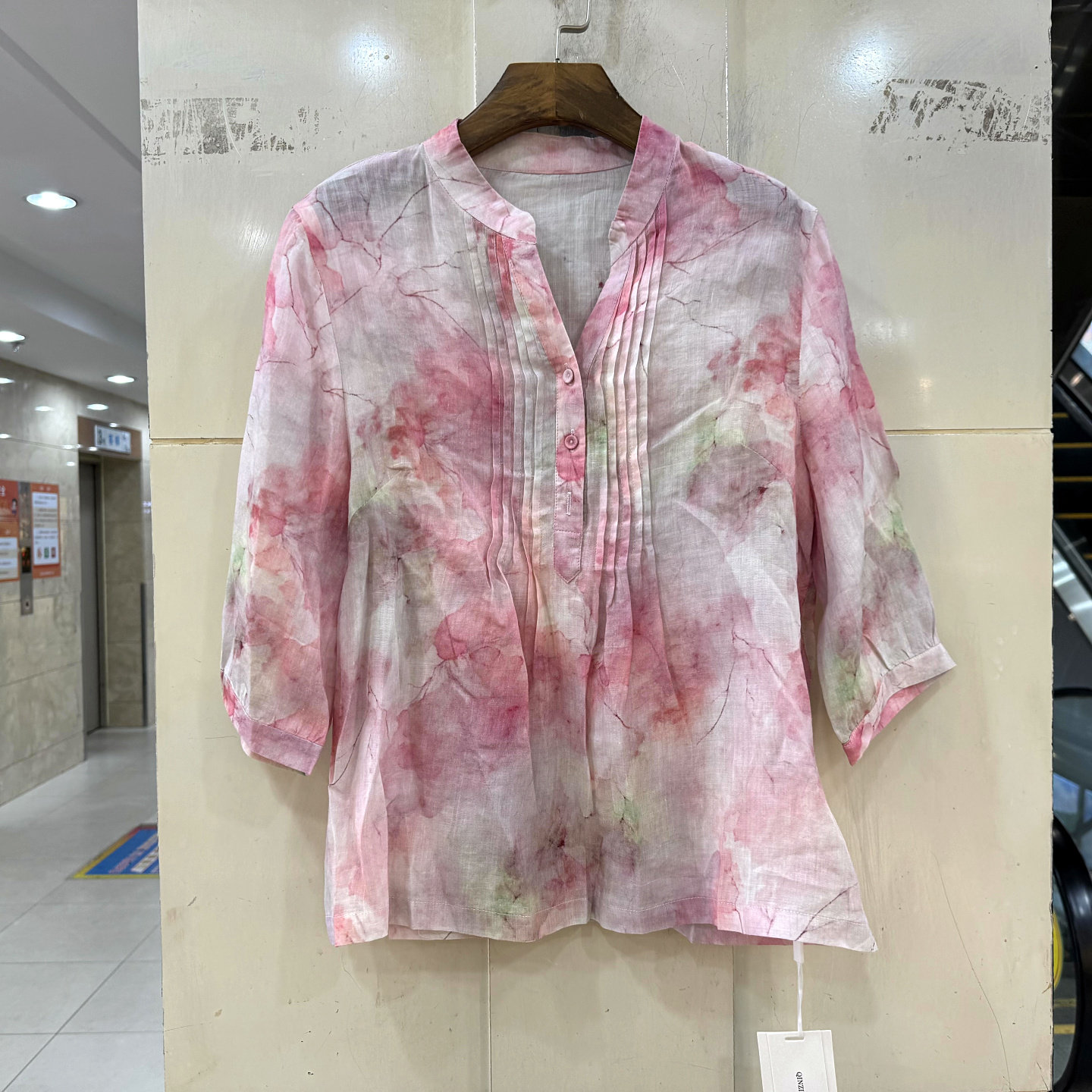 6279 门禁压褶V领扎染水墨花色七分袖舒适轻奢苎麻衬衫上衣春夏女