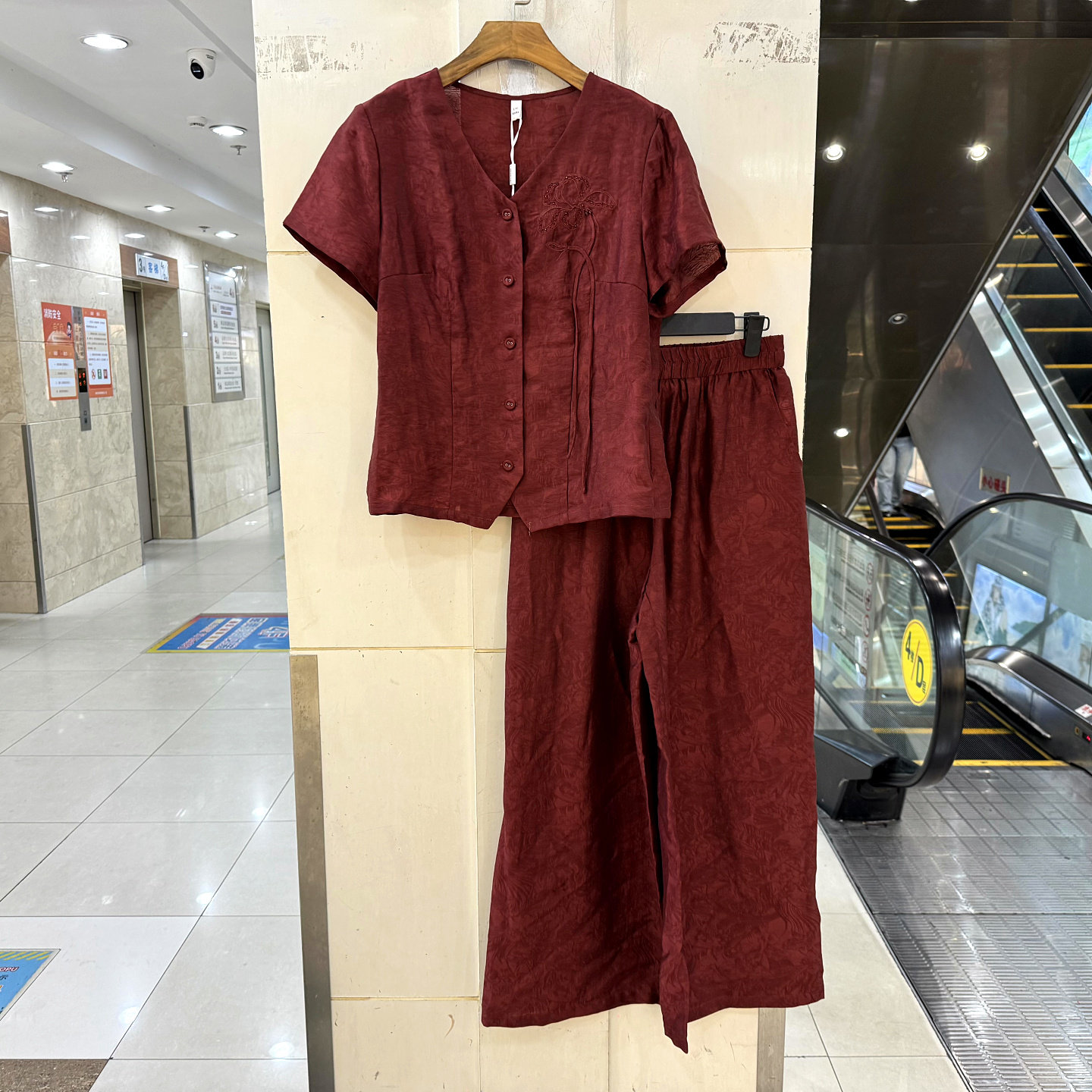 林依橱26A100 流苏刺绣花V领衬衣+松紧腰直筒裤天丝休闲两件套夏