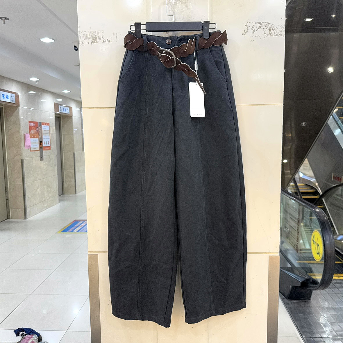 33-3028 时尚麻花腰带设计感休闲宽松减龄弯刀裤女裤欧货秋装正品