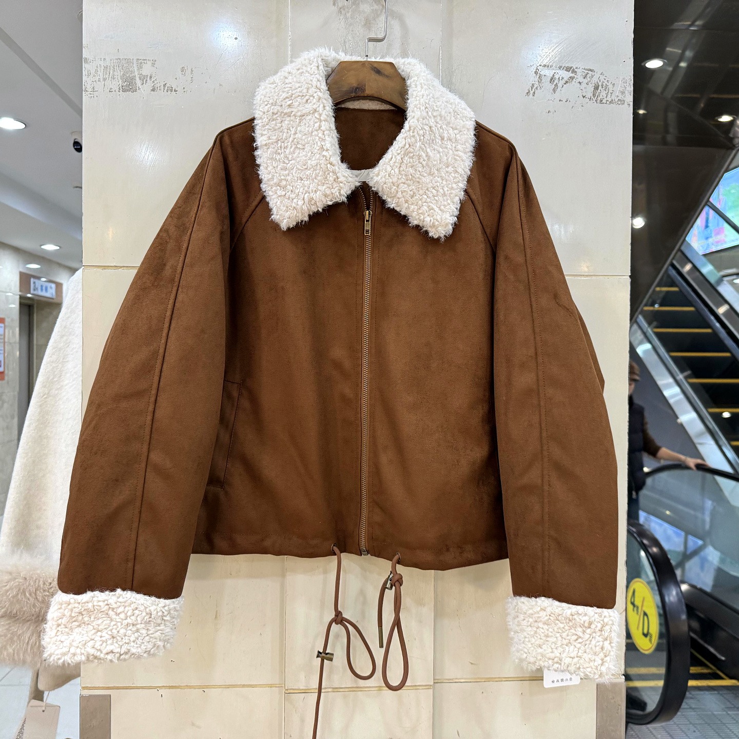 33-809羊羔毛翻领麂皮绒羽绒服