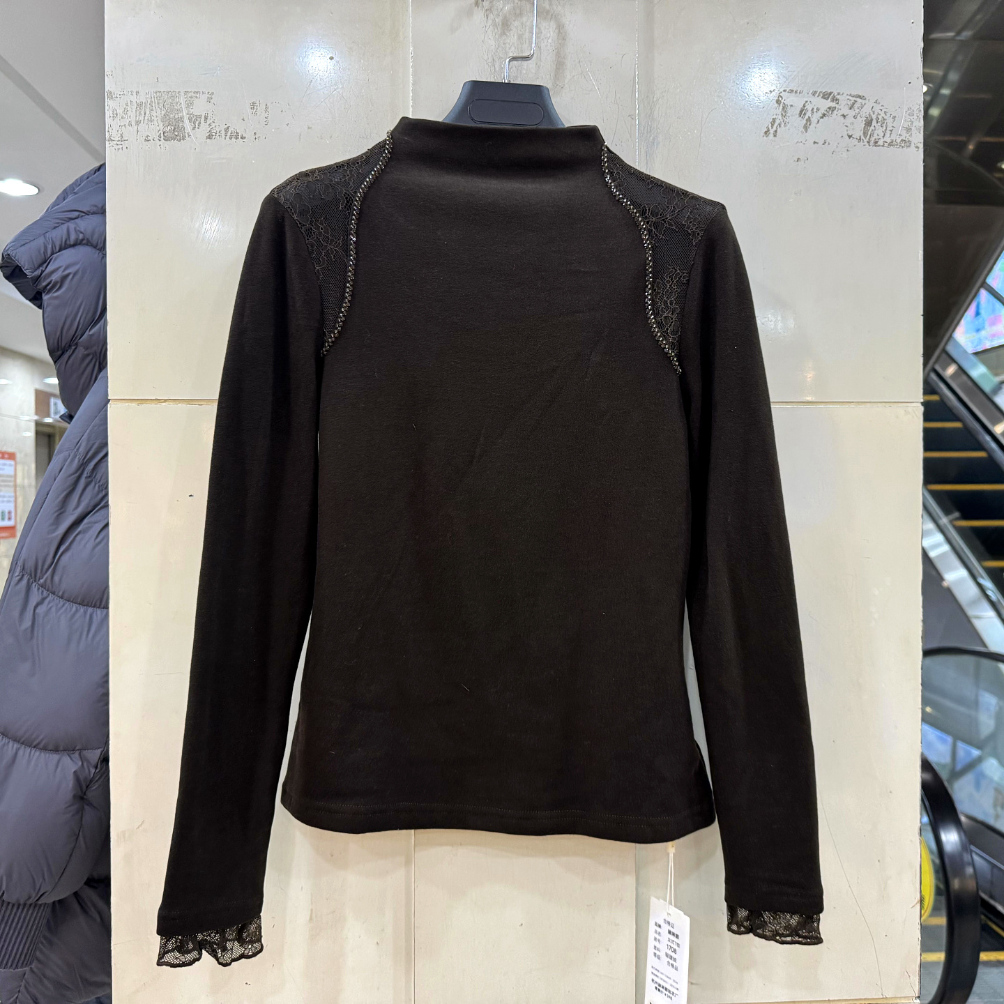 赫琳娜1708双肩镂空蕾丝打底衫