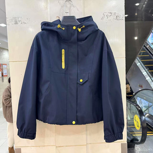 冲服衣外套春正品 撞色拉链连帽休闲减龄短装 时尚 卓颜秋J261W003