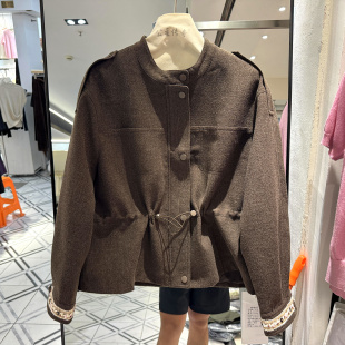 芷炫8339 钉珠绣花袖口抽绳收腰小个立领毛呢粗纺外套欧货秋装女