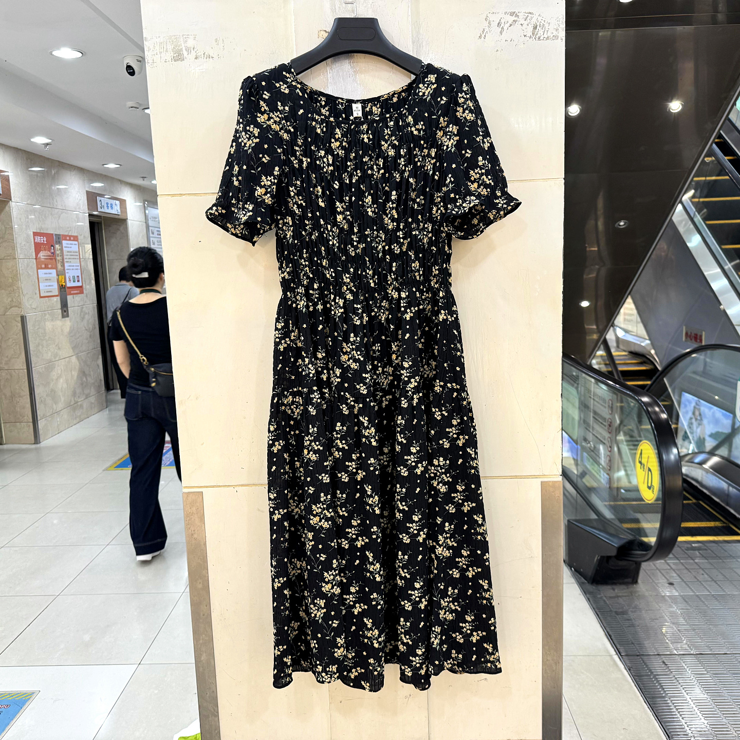 OSY-25B2327压褶小碎花连衣裙