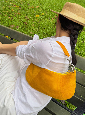 aaip牛反绒腋下包 秋冬小包包休闲简约纯色单肩包2025新款包包女