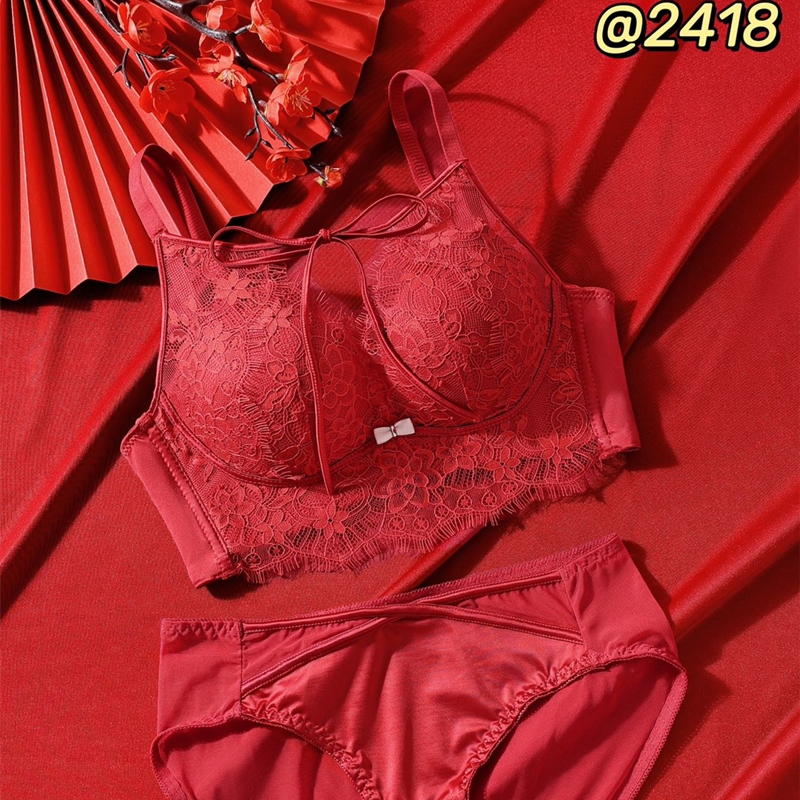 酒红色蕾丝内衣女小胸聚拢加厚5CM无钢圈防下垂纯欲性感文胸套装
