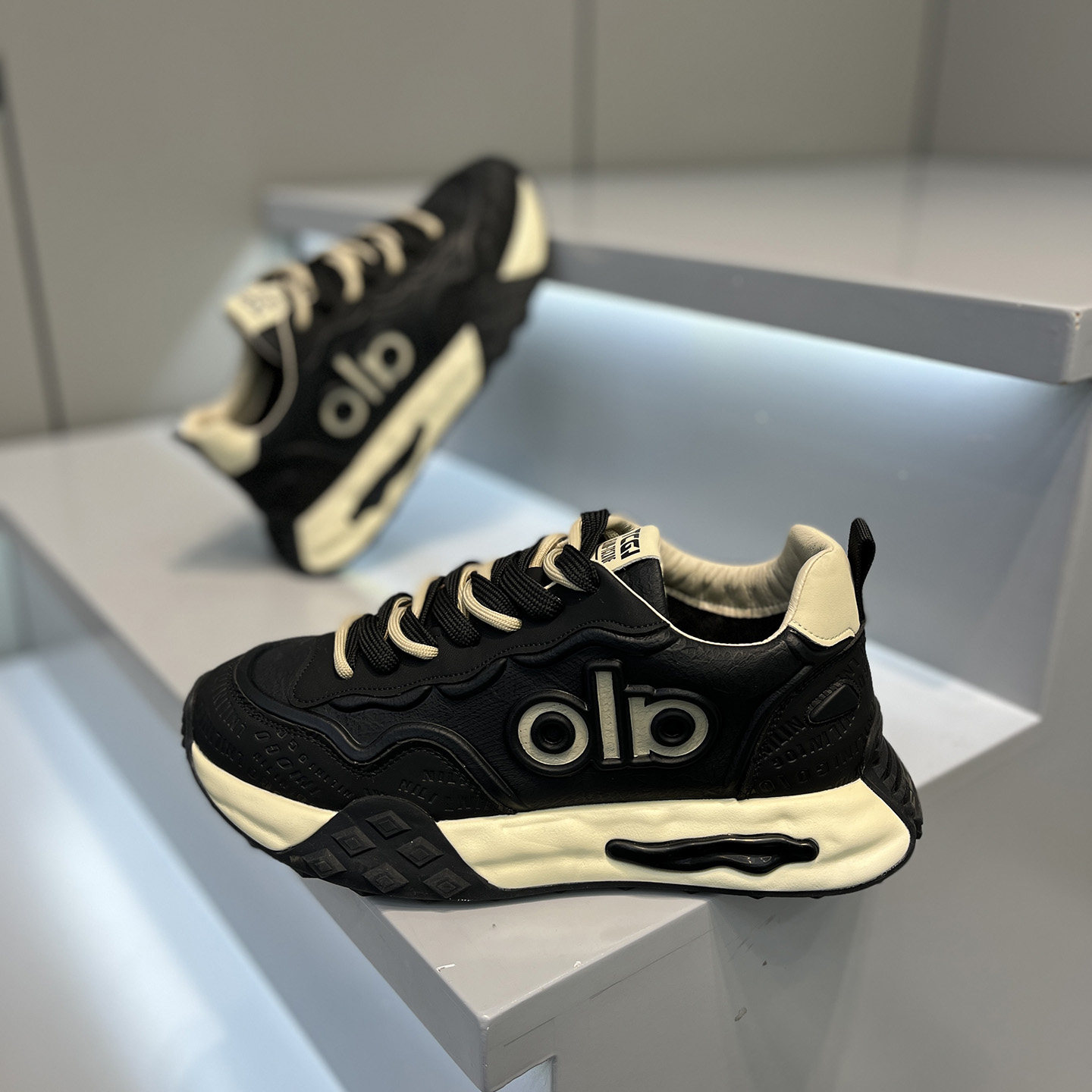 男士复古阿甘鞋秋冬款压花皮拼色设计运动瑜伽标志缓震休闲运动鞋