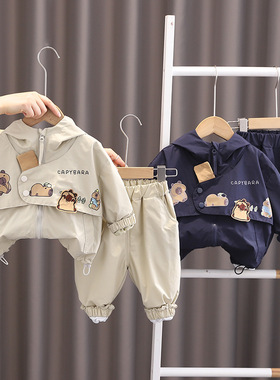 五小七童装2025春秋新款0-5岁中小童男童不规则字母连帽外套2件套