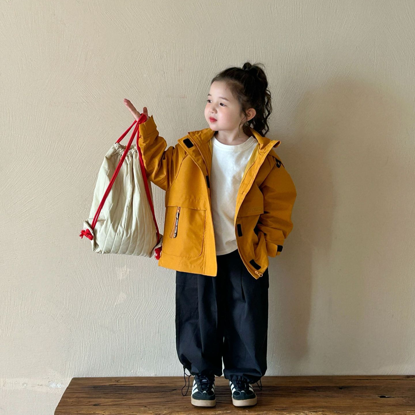 2024秋季新款童装 韩版童装 女童明星同款外套 重工款连帽冲锋衣