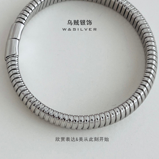 W&SILVER 东大门S925通体纯银镀老金极简宽版弹力竖条纹中古手镯